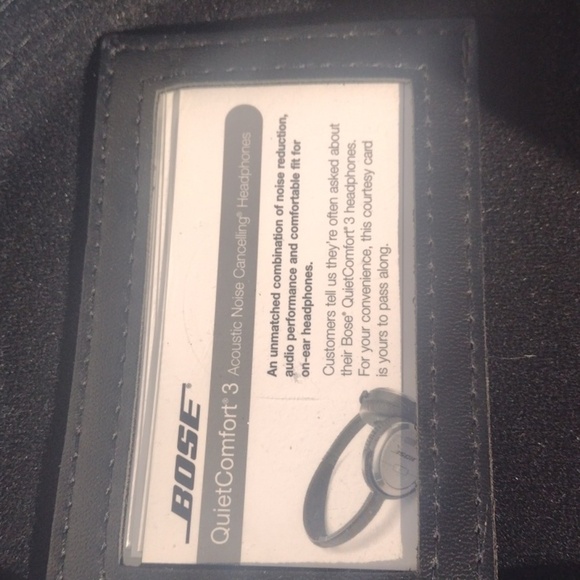- Bose Black and Silver Quiet Comfort 3 Headphones with Case - Picture 3 of 5